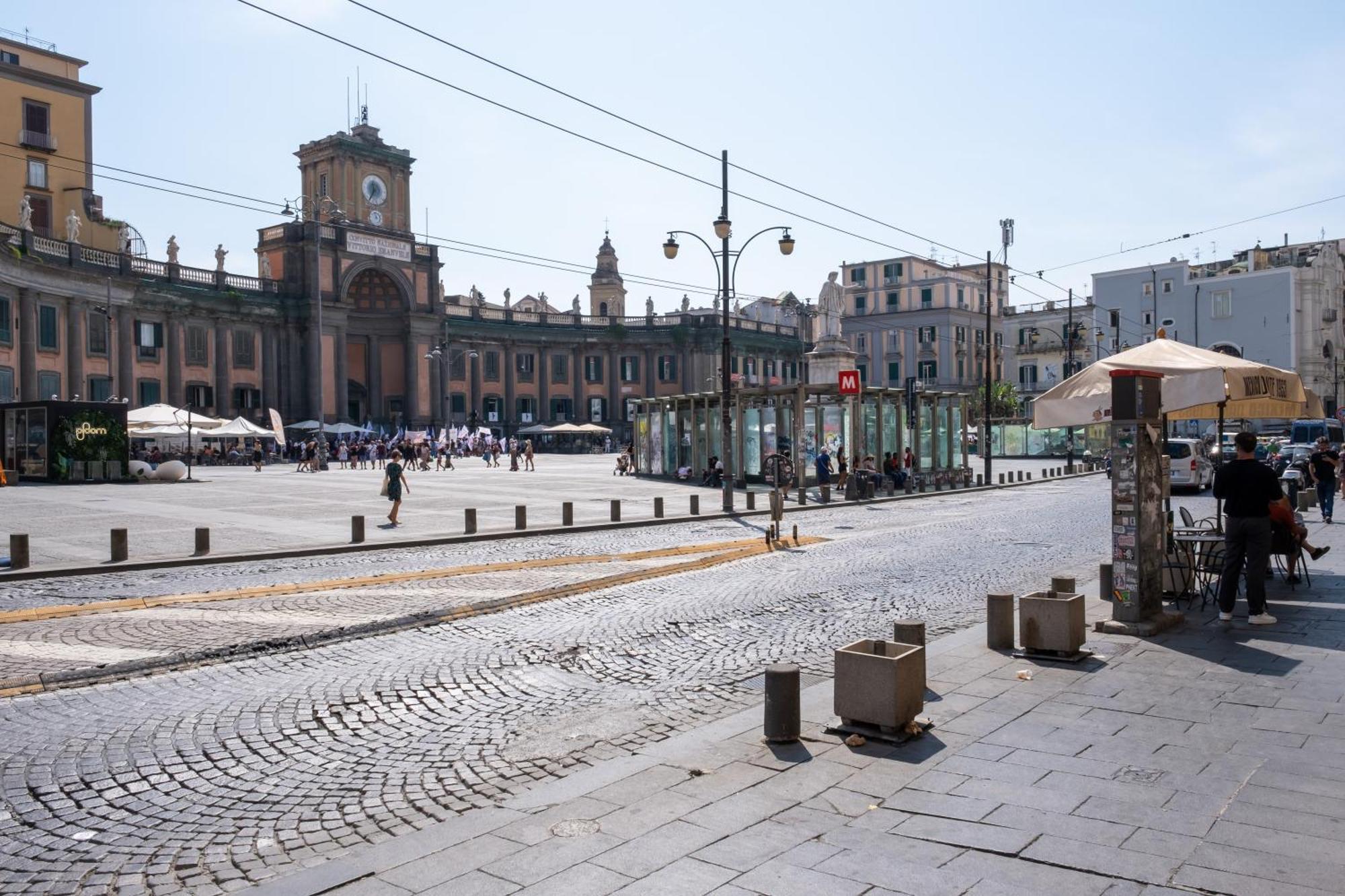 Appartement Colibri A Piazza Dante à Naples Extérieur photo